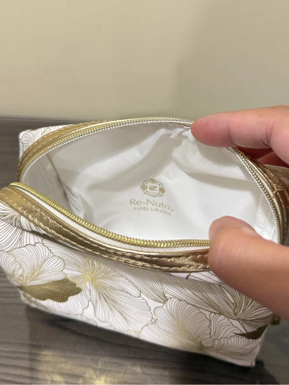 Estee Lauder Re-nutriv cosmetic bag